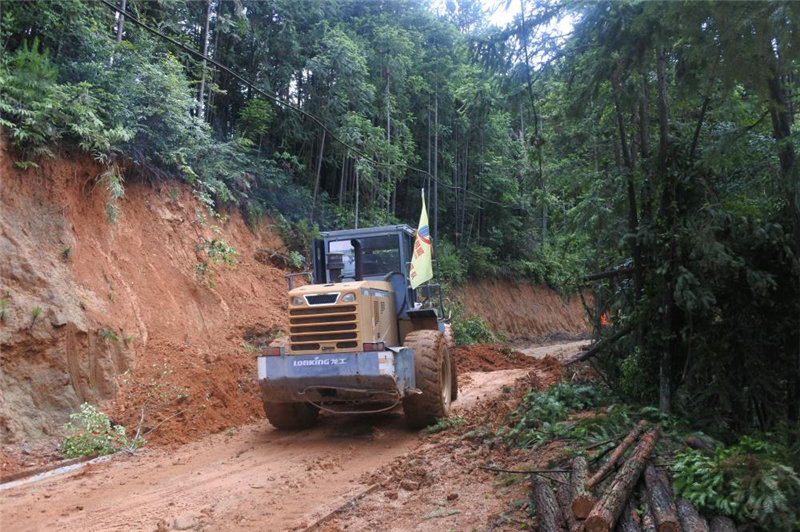 福建易順建筑工程有限公司提供技術人員和設備幫助祖墩鄉(xiāng)進行災后重建