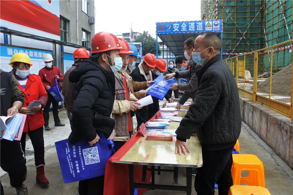 工農(nóng)路農(nóng)貿(mào)市場及安置房綜合體項目部攜手松溪縣總工會、司法局聯(lián)合開展農(nóng)民工公益法律服務(wù)行動